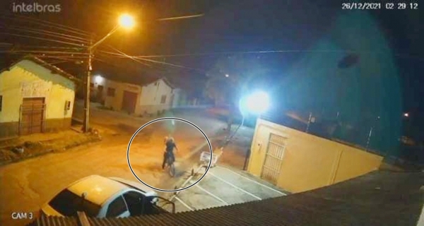 IMPERATRIZ - Casal de bicicleta assalta família no bairro Santa Rita