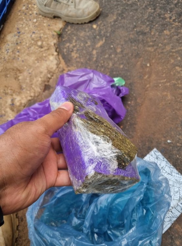 PRF APREENDE DROGA ESCONDIDA EM CAIXA DE SAPATO EM VAN NA BR-010 EM IMPERATRIZ; NINGUÉM FOI PRESO 