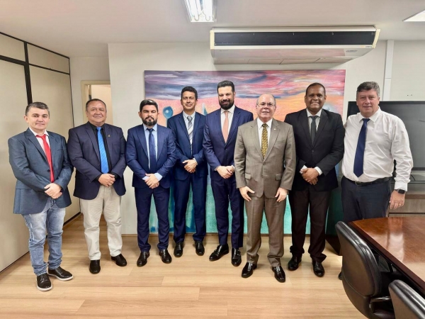 VICE-PREFEITO DR. ROBERTO E O SECRETÁRIO DE ARTICULAÇÃO POLÍTICA GLEN SOARES VIAJAM À BRASÍLIA EM BUSCA DE SOLUÇÕES PARA AS EROSÕES DO JARDIM AULÍDIA.