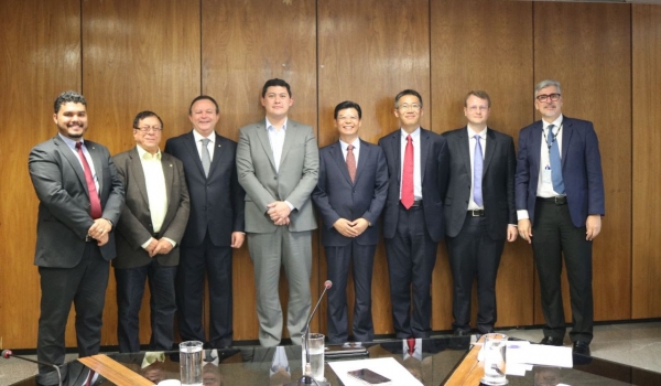 Em Brasília, vice-governador é recebido por ministro do Trabalho para debater instalação da siderúrgica CBSteel no Maranhão