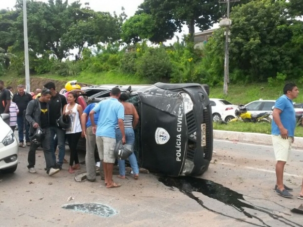 Policial morre em acidente com viatura da Polícia Civil 