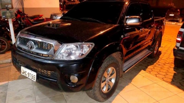 Policia civil de Açailândia apreende camionete Hilux e caminhão guincho usado pelo trafico de drogas na cidade.