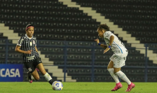 Corinthians vence Grêmio e toma liderança do Brasileiro Feminino