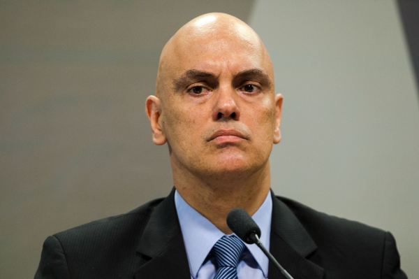 MORAES VOLTA A DEFENDER REGULAMENTAÇÃO DAS REDES SOCIAIS