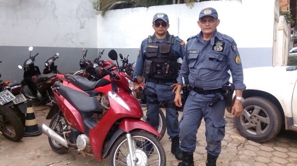 Homem é preso com duas motos roubadas em São Francisco do Brejão