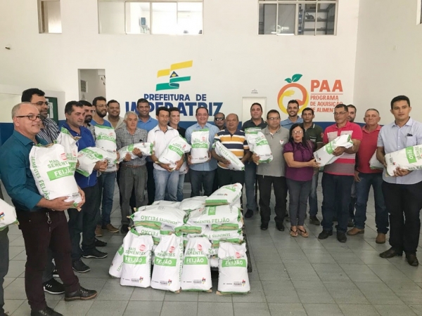 Governo entrega mais de 40 mil quilos de sementes de feijão na Região Tocantina