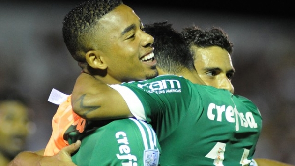 Palmeiras fica na frente duas vezes, dá bobeira e estreia com empate na Libertadores