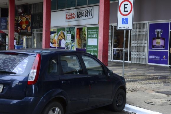 Multa para quem estaciona em vagas reservadas aumenta 140%