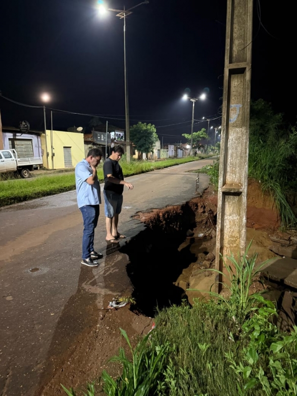 PREFEITO DE AÇAILÂNDIA DR. BENJAMIM DE OLIVEIRA VISITA ÁREAS AFETADAS PELAS FORTES CHUVAS