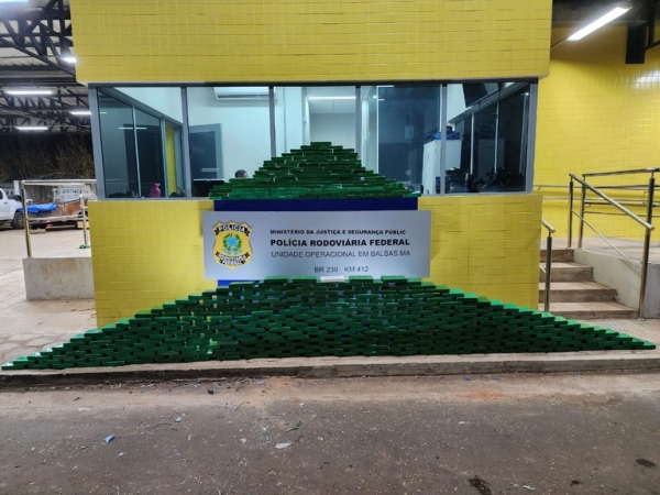 Balsas/MA: PRF apreende quase meia tonelada de cocaína escondida em carga de soja