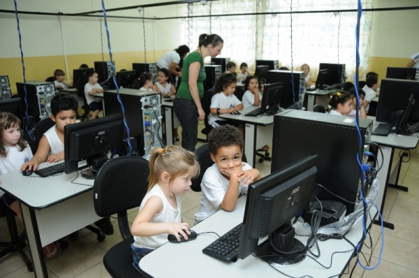 Governo quer levar internet rápida para escolas públicas