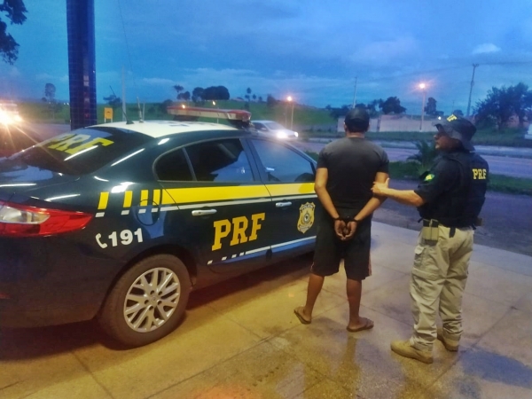 AÇAILÂNDIA URGENTE - PRF prende homem com mandado de prisão em aberto por furto qualificado