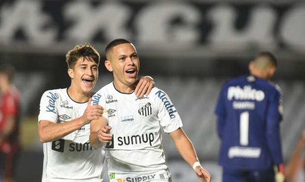 Athletico-PR perde de 2 a 1 para o Santos na Vila Belmiro