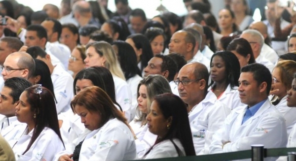 Governo deve proibir a criação de novos cursos de medicina por cinco anos