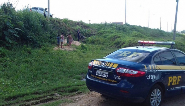 Duas pessoas ficam feridas após saída de pista na BR-010, em Imperatriz