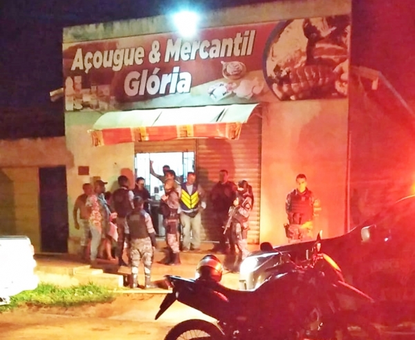 AÇAILÂNDIA: Assalto a comércio termina com homem baleado no Bairro Jardim Glória