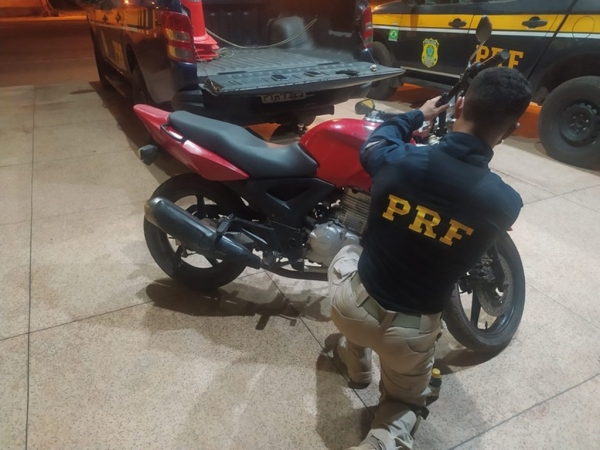 PRF APREENDE MOTOCICLETA ADULTERADA NO MUNICÍPIO DE LAJEADO NOVO/MA