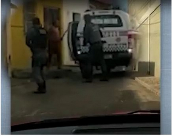 Homem tem ataque de fúria e tenta matar vizinhas a golpes de faca em Maranhão 