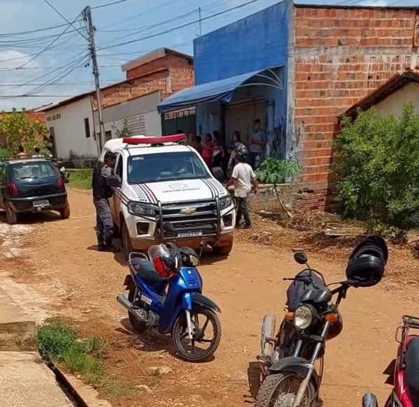 JOVEM É BALEADO E CRIMINOSOS TROCAM TIRO COM POLICIAL EM IMPERATRIZ
