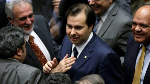 Rodrigo Maia é eleito presidente da Câmara dos Deputados