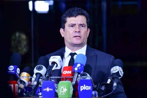 DESEMBARGADOR PEDE VISTA E SUSPENDE JULGAMENTO DE MORO
