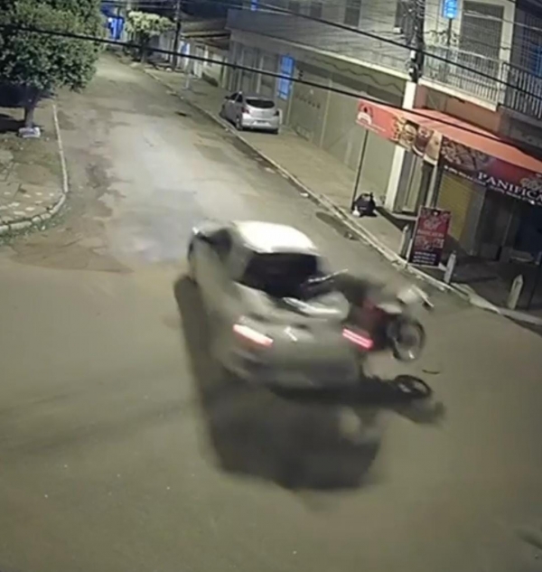 MOTOCICLISTA PROCURA MOTORISTA QUE PROVOCOU ACIDENTE DE TRÂNSITO NO BAIRRO EM IMPERATRIZ
