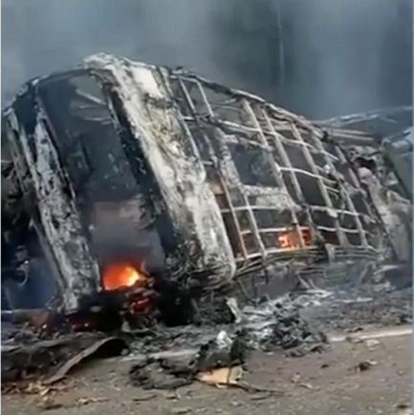 Ônibus pega fogo na BR-206, no Maranhão