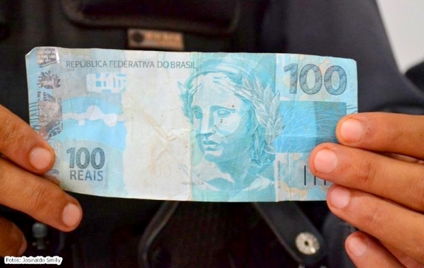 Dois menores são apreendidos em bairro de Açailândia quando tentavam comprar no comércio com nota de R$100  falsa.