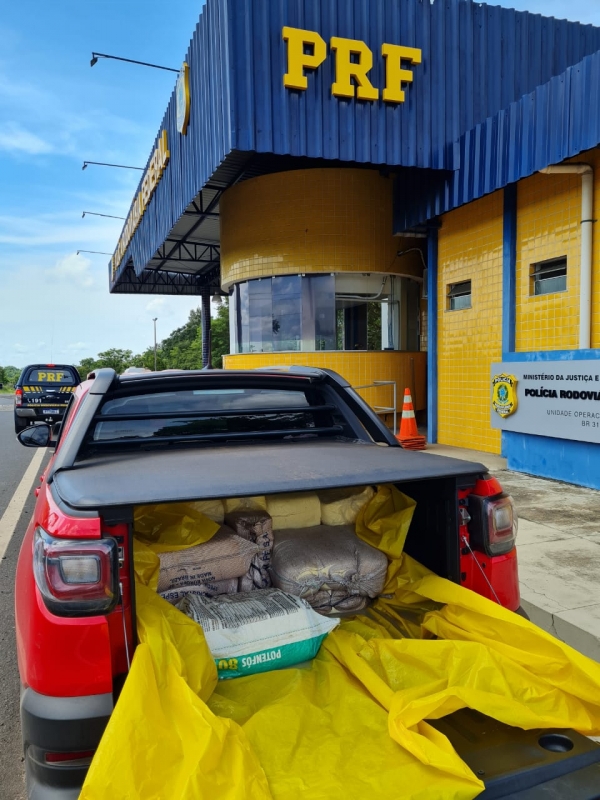 PRF apreende veículo com mais de 200 kg de queijo sem documentação no MA