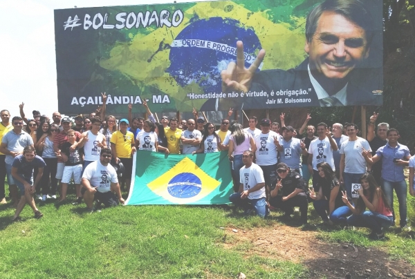 Populares realizam movimento “Pró-Bolsonaro”, em Açailândia