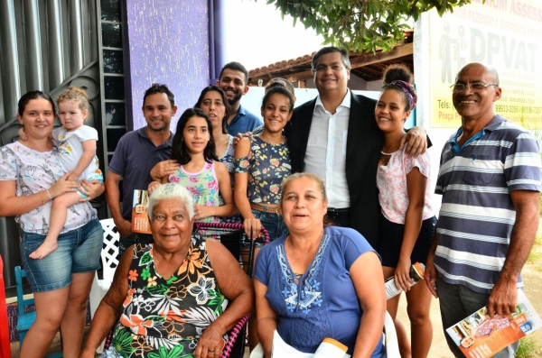 No aniversário de Balsas, Governo entrega reforma do aeroporto, kits de feira e irrigação, assina autorização para construção do CRAs e de reforma do estádio municipal