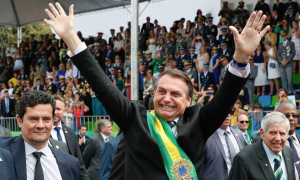 Bolsonaro deve receber alta em até seis dias, diz cirurgião