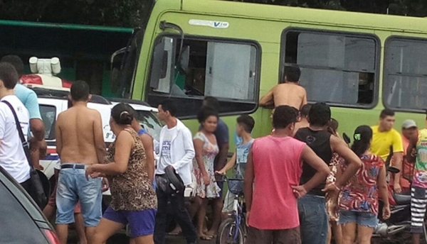 Jovem tenta assaltar ônibus e morre após passageiro reagir em São Luís