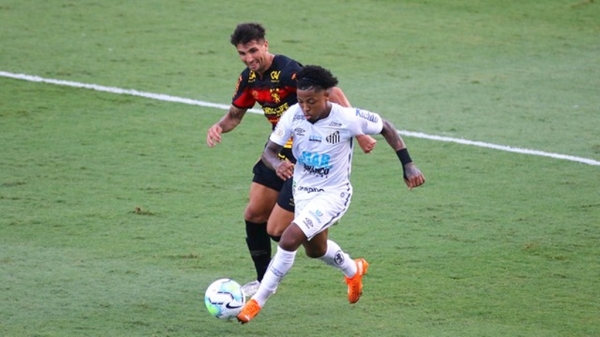 Santos vence o Sport com gols de pênalti, brilho de Marinho e estreia de joia da base