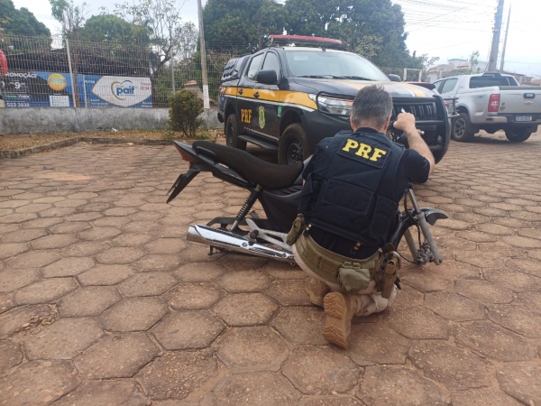 MOTO ADULTERADA É ENCONTRADA DENTRO DE BAGAGEIRO DE ÔNIBUS EM AÇAILÂNDIA