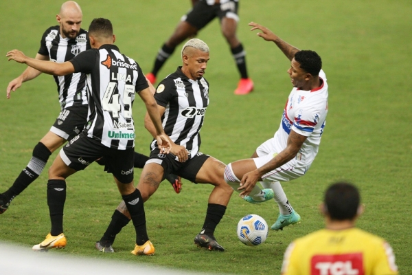 Ceará vira para cima do Fortaleza e alcança 10 jogos de invencibilidade na Série A