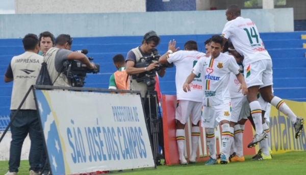 Sampaio vence anfitrião São José e encaminha classificação