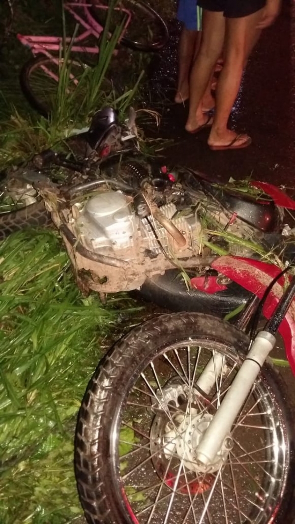 Motocicleta bate em caminhonete e mata três pessoas na BR-135 no MA