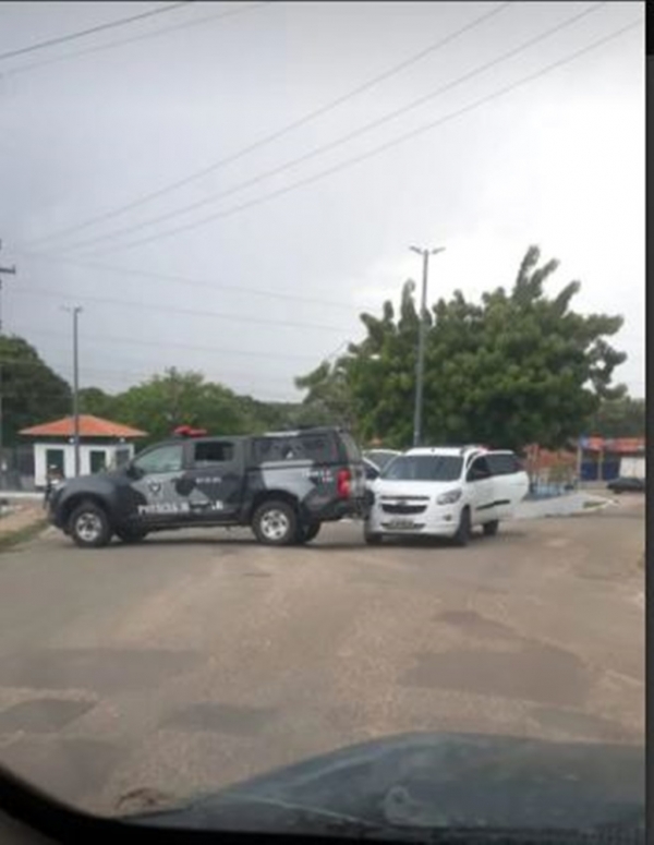 VÍTIMA DE SEQUESTRO SE JOGA DE CARRO EM MOVIMENTO APÓS OLHAR VIATURA DA PM EM SÃO JOSÉ DE RIBAMAR