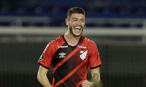 Libertadores: Athletico-PR arranca empate com Libertad e avança