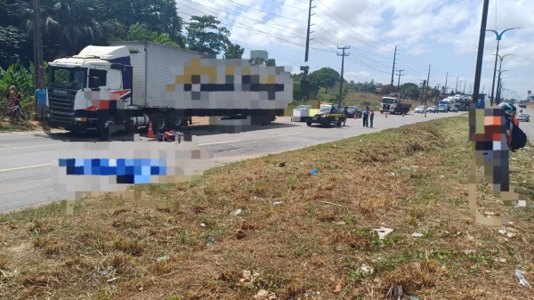 VÍDEO: DUAS PESSOAS MORREM EM COLISÃO ENTRE CAMINHÃO E MOTOCICLETA NA BR-135