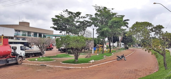 AÇAILÂNDIA – Vereadora Robenha solicita revitalização da Praça do Pedreiro Livre, reforma da UBS do Bairro Ana Julia e a construção de rampas de acesso a todas as UBS do município.