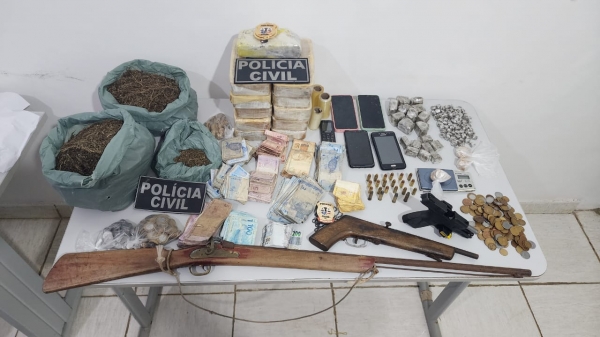 QUATRO PESSOAS SÃO PRESAS DURANTE AÇÃO DA POLÍCIA CIVIL DE COMBATE AO TRÁFICO DE DROGAS EM SERRANO DO MARANHÃO