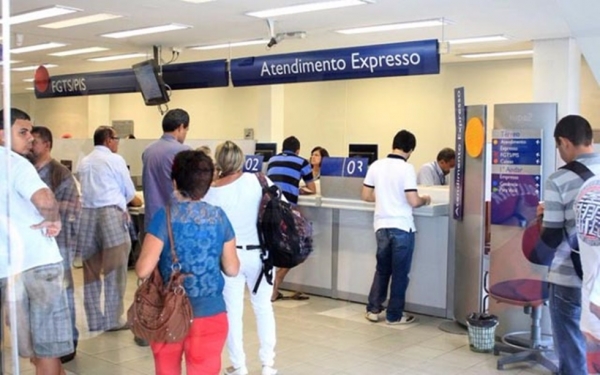 Bancos funcionam em horário especial