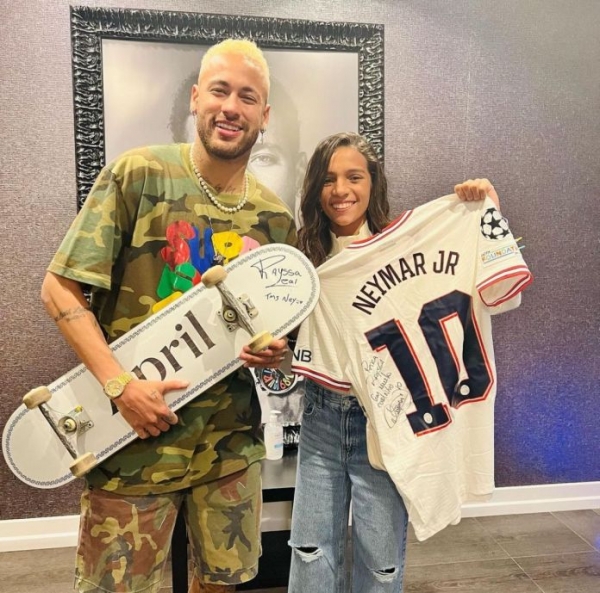 Rayssa Leal encontra Neymar Jr. e jogador manda alô para Imperatriz 