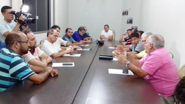 Empresários e representantes do sindicado dos metalúrgicos se reúnem para analisar impactos da venda da siderúrgica Pindaré para a Suzano