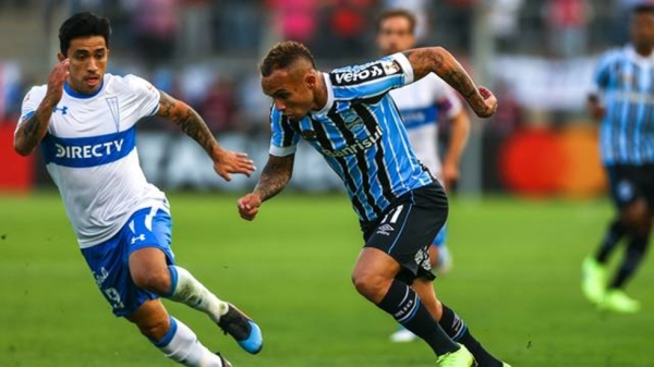 No Chile, Grêmio sucumbe à Católica e se complica ainda mais na Libertadores