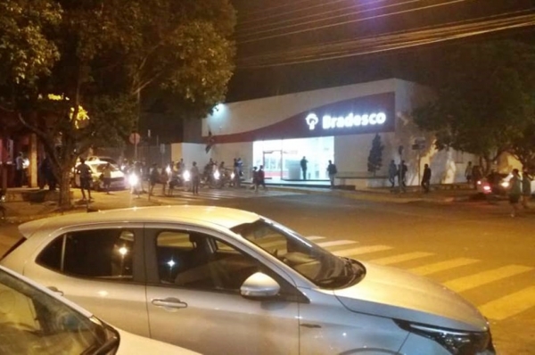 AÇAILÂNDIA – Gerente de banco é feito refém por bandidos