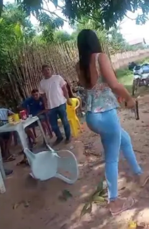 MULHER É PRESA APÓS SACAR PISTOLA EM BAR, EM SANTA INÊS