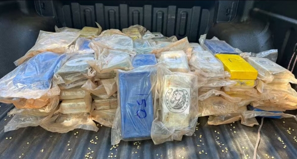 MOTORISTA É PRESO TRANSPORTANDO 102 KG DE COCAÍNA E CRACK EM FUNDO FALSO DE CAMINHÃO, EM PORTO FRANCO, NO MA